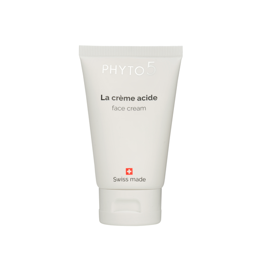 La crème acide de la gamme suisse et de la marque PHYTO 5 est une crème pour les peaux sensibles légère et qui ne provoque aucune réaction. Elle est très douce et ne contient que des actifs naturels.